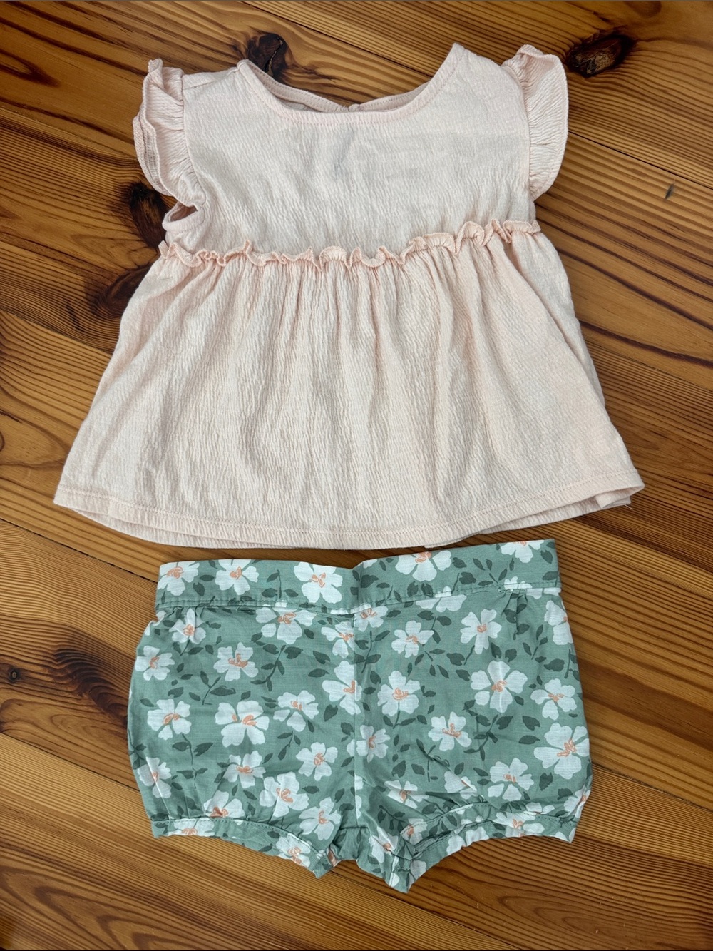EUC Carters Girls Two-Piece Set Light Beige Gauze Top & Sage Floral Shorts 18 mo
